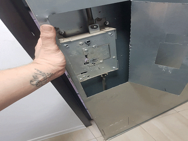 Servicii profesionale reparatii usi metalice