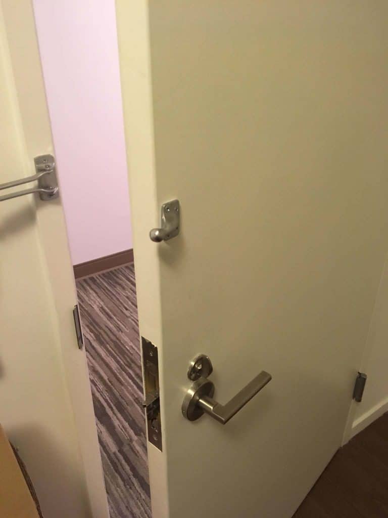 Sisteme mecanisme inchidere usi