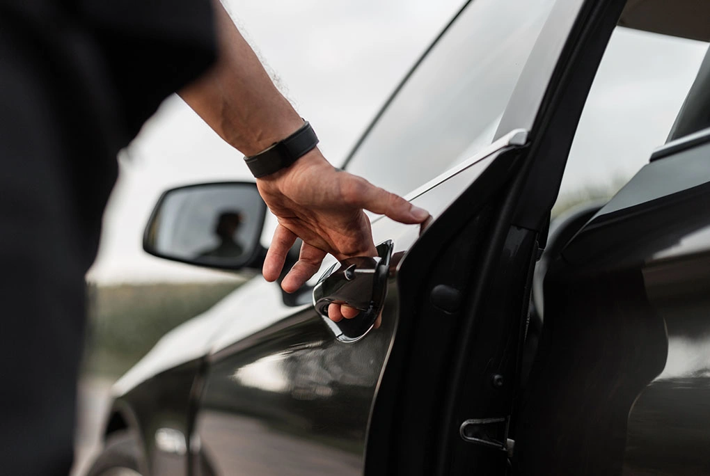 Echipamente specializate deblocări auto