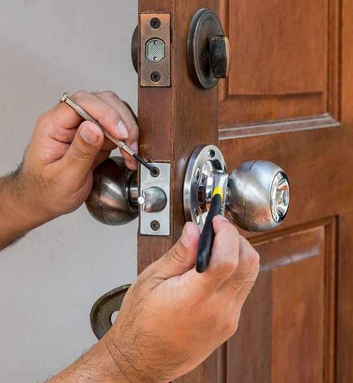 Servicii deblocări uși metalice