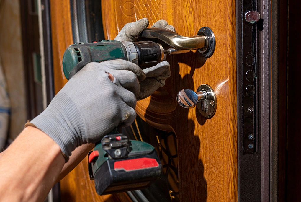 Reparatii profesionale usi metalice Bucuresti